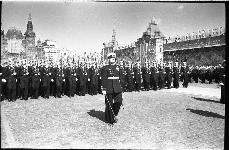 Ноябрь 1951. Парад красная площадь 1951. Военный парад 1951 года. Моряки на параде Победы 1945. Парад 7 ноября 1951.