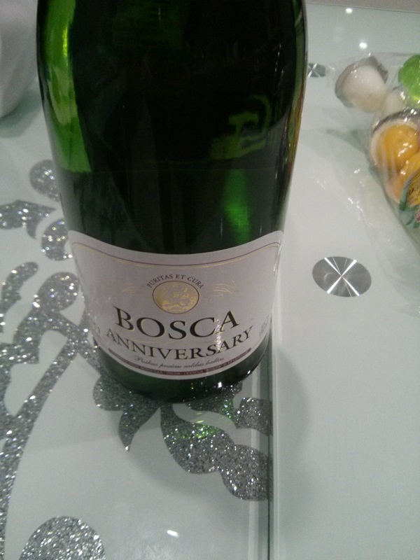 Шампанское боско пятерочка. Боско зеленое шампанское. Шампанское Bosca новогоднее. Bosca Cobra 3.