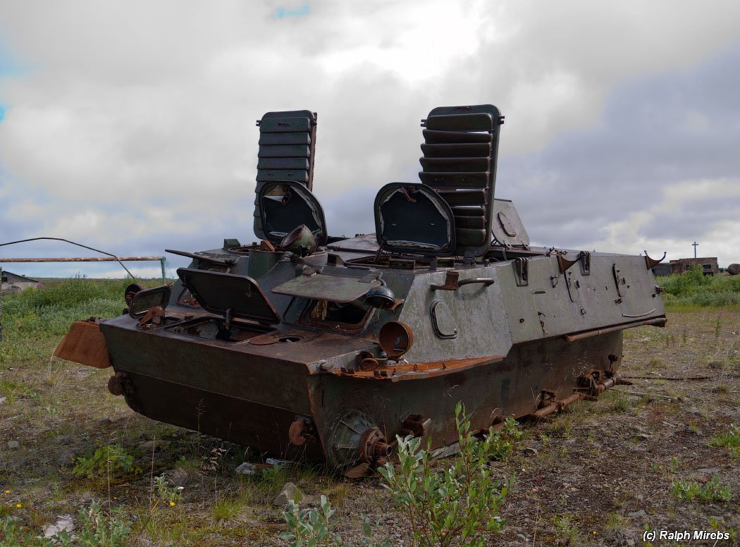Заброшенная военная техника на острове Кильдин