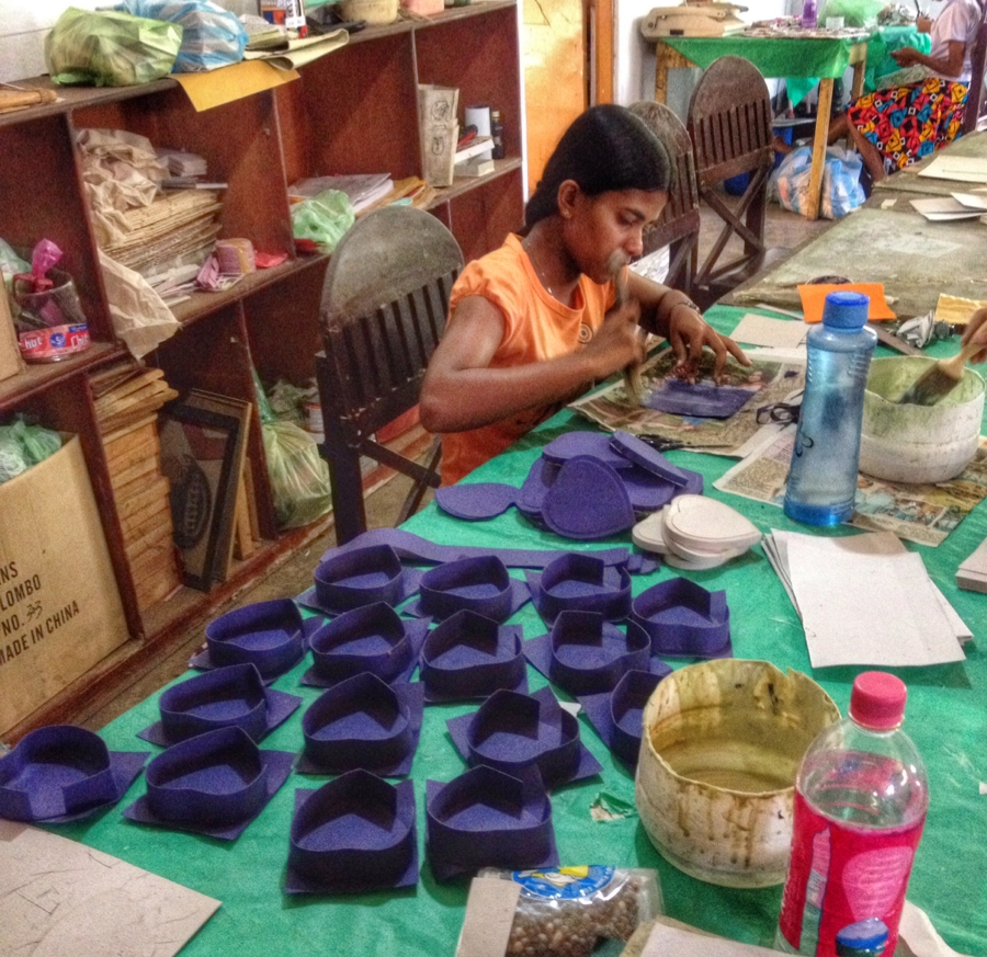 Бизнес на какашках диких слонов