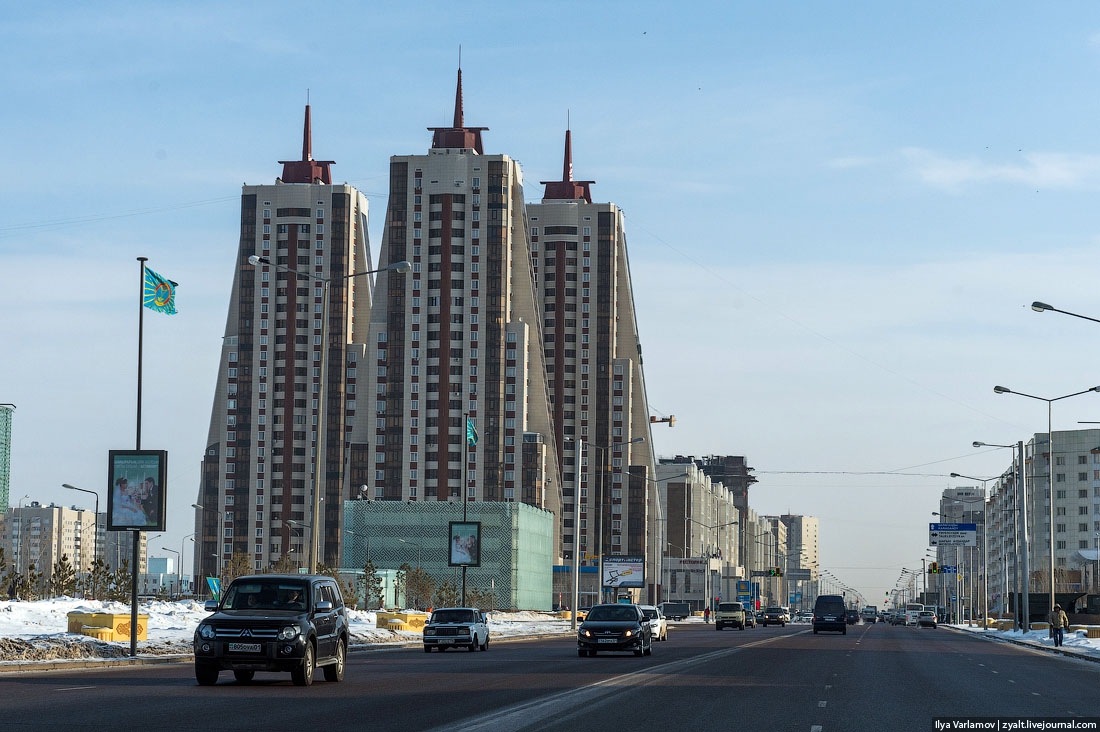 Ан астана. Астана высотки. Изумрудный квартал Астана. Казахстан многоэтажки. Астана многоэтажный дом.