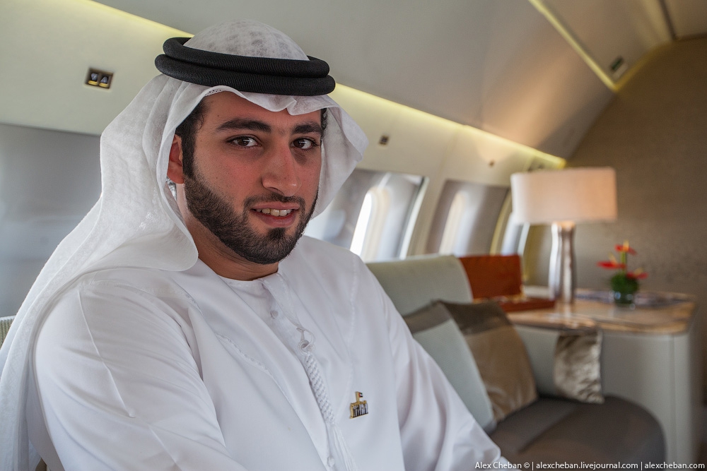 Арабы проживают. Шейх Мухаммед Бен Заид Аль Нахайян. Шейх арабских Эмиратов 2023. Шейх Зейд Дубай. Богатый араб.