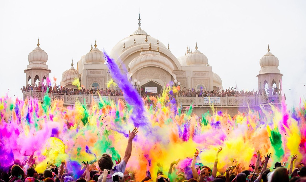 Какие самые популярные праздники. Праздник красок Холи в Индии. Холли праздник красок в Индии. Фестиваль цвета Индия Холи.