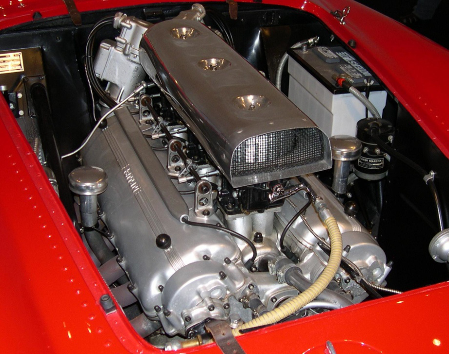 Звук двигателя газ. Двигатель МД 550. ГАЗ 53 С двигателем Феррари. Двигатель от Феррари на Волгу. 4 Литровый двигатель Коломбо.