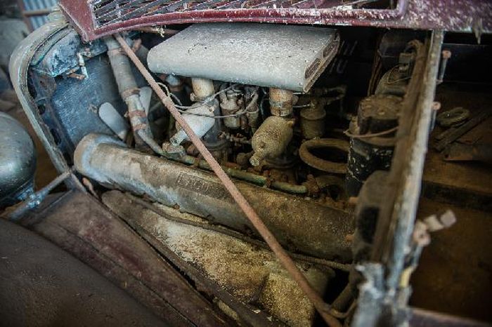  В заброшенном гараже нашли Lagonda V12 Hooper