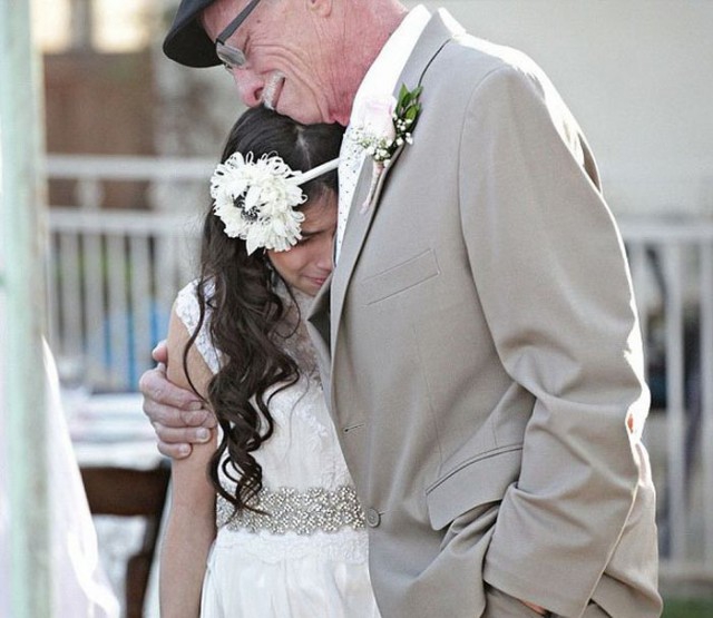 Умирающий отец устроил мини-свадьбу для своей 11-летней дочери