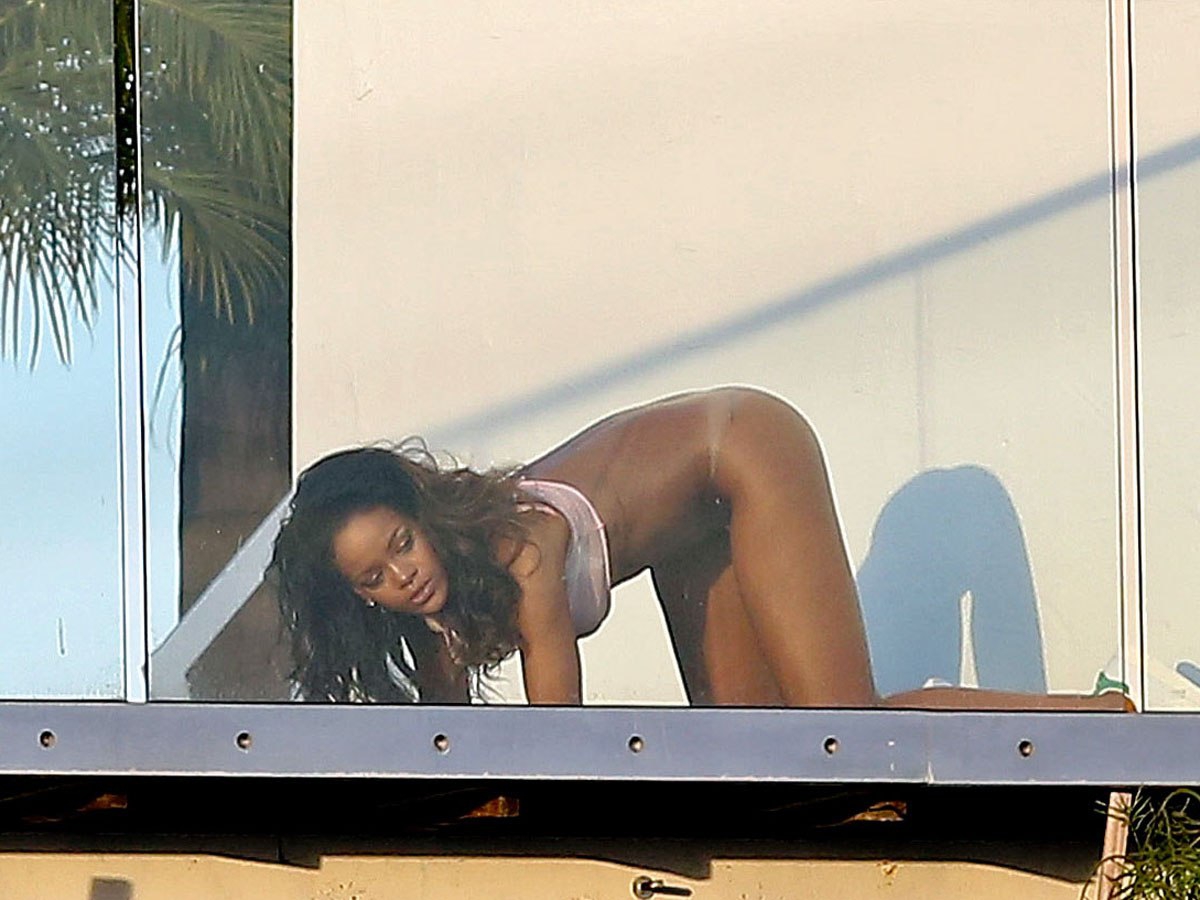 rihanna-naked-ass-pics-hot-lesbians-in-thongs