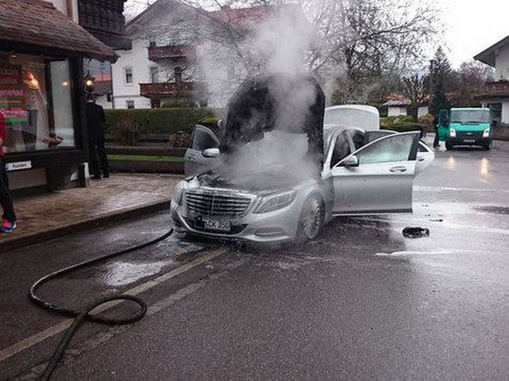 В Германии сгорел новый Mercedes S-Class