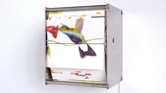 Необычные машины создающие покадровую анимацию летающих птиц и бабочек