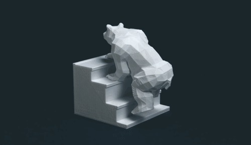 Напечатанный на 3D принтере медведь на лестнице