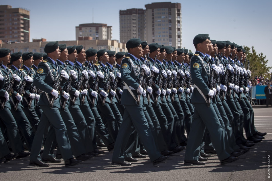 7 мая можно. Парад в Казахстане. Парад в Астане. Военный парад в Казахстане. Парад казахской армии.