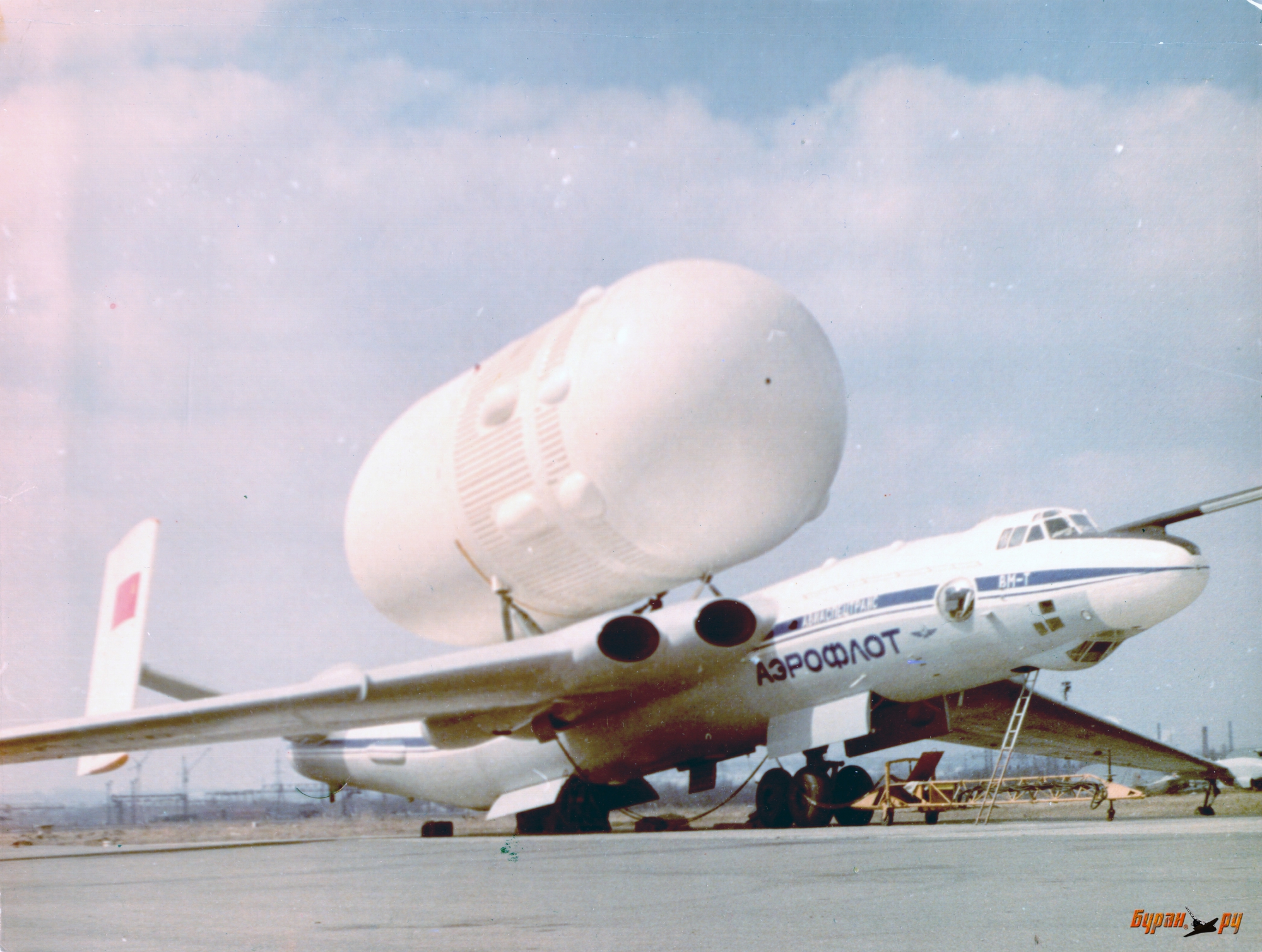 Энергия самолета. Мрия АН-225 Буран. Самолёт ВМ-Т Атлант. ВМ-Т Атлант с Бураном. Самолет ВМ-Т Атлант с Бураном.