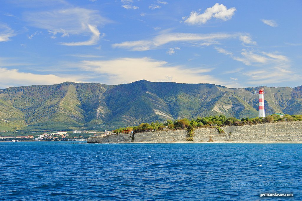 Геленджик вид с моря на горы