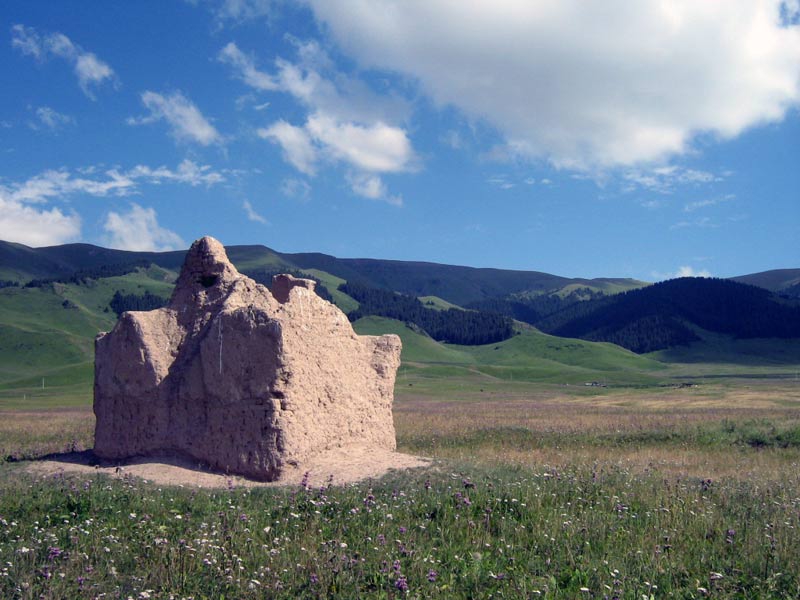 Похороненные ханы. Могила Чингисхана Монголия. Бурхан Халдун могила Чингисхана. Курган Чингисхана Монголия. Монголия Гробница Чингисхана.