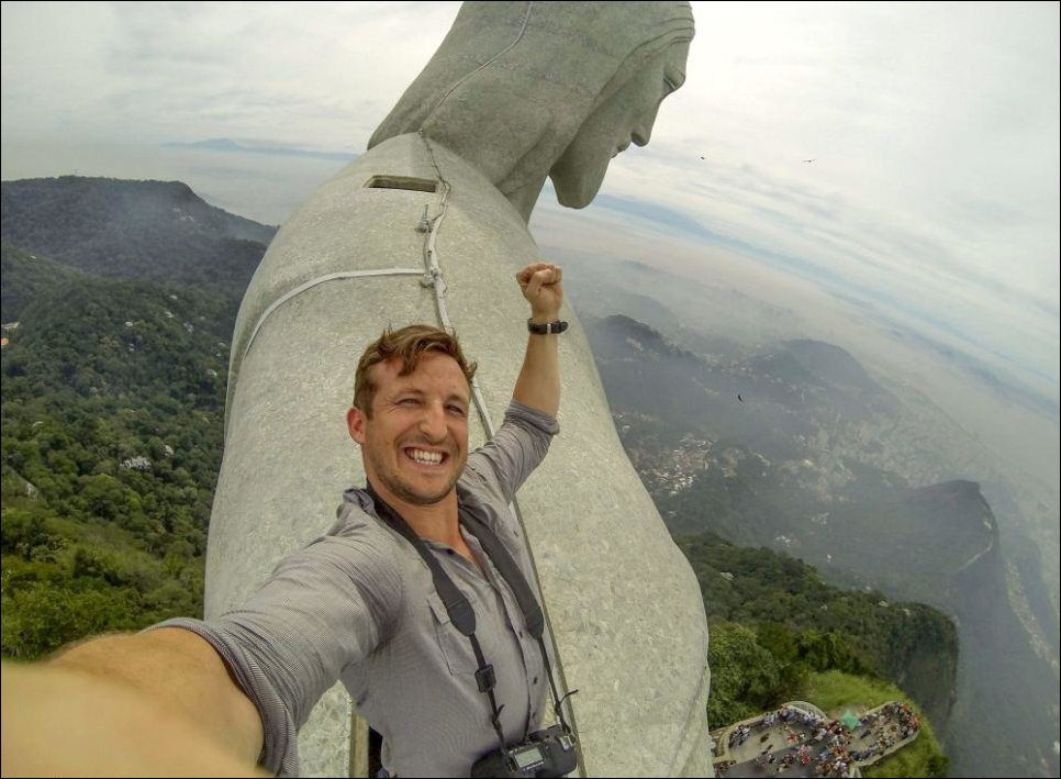 Селфи на вершине знаменитой статуи Христа в Бразилии 