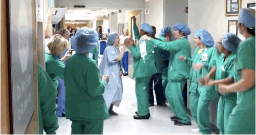 Станцевала  под “Gangnam Style” перед серьезной операцией