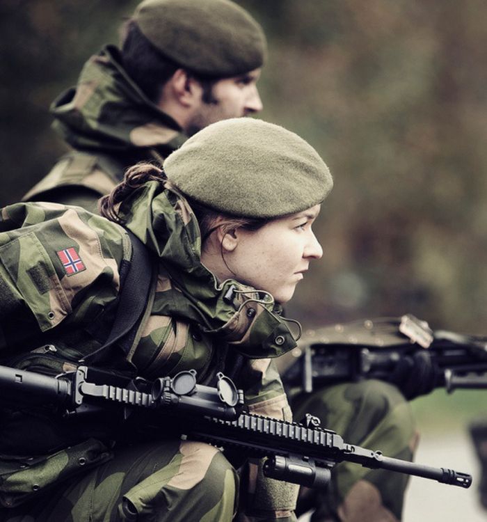 Норвежские военные девушки