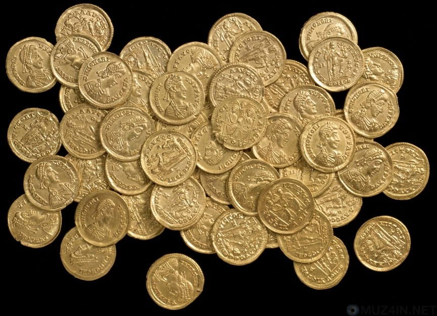  Англо-саксонское золото и серебро, 1,6 $ миллионов. 
