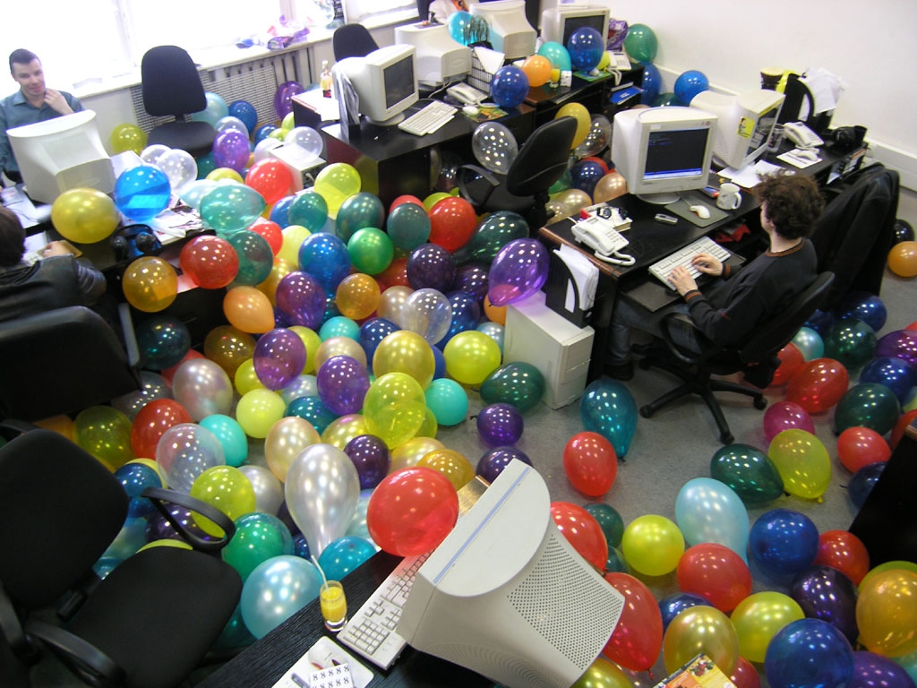 Креативно поздравить с днем рождения коллегу