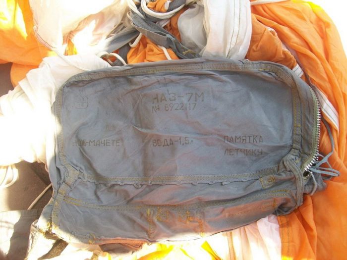 Фото с места падения сбитого МИГ-29 ВВС Украины