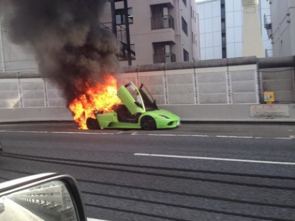 В Японии сгорел Lamborghini
