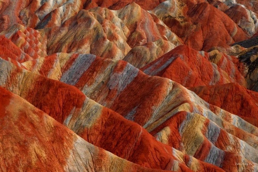 Цветные горы: очередная загадка природы