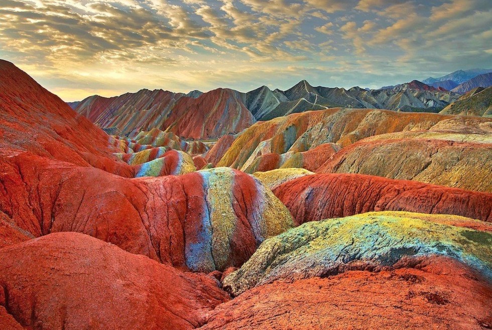 Цветные горы: очередная загадка природы