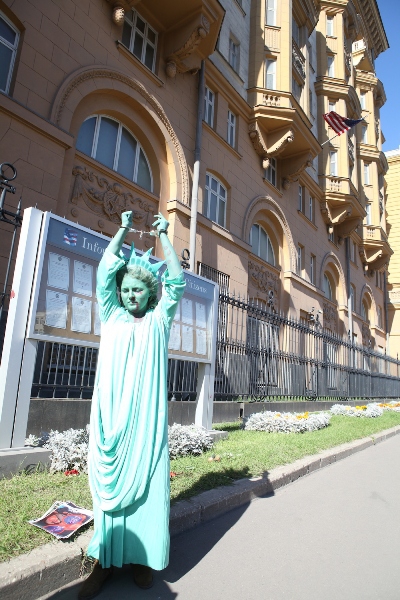 Статуя свободы в москве на нижней красносельской фото
