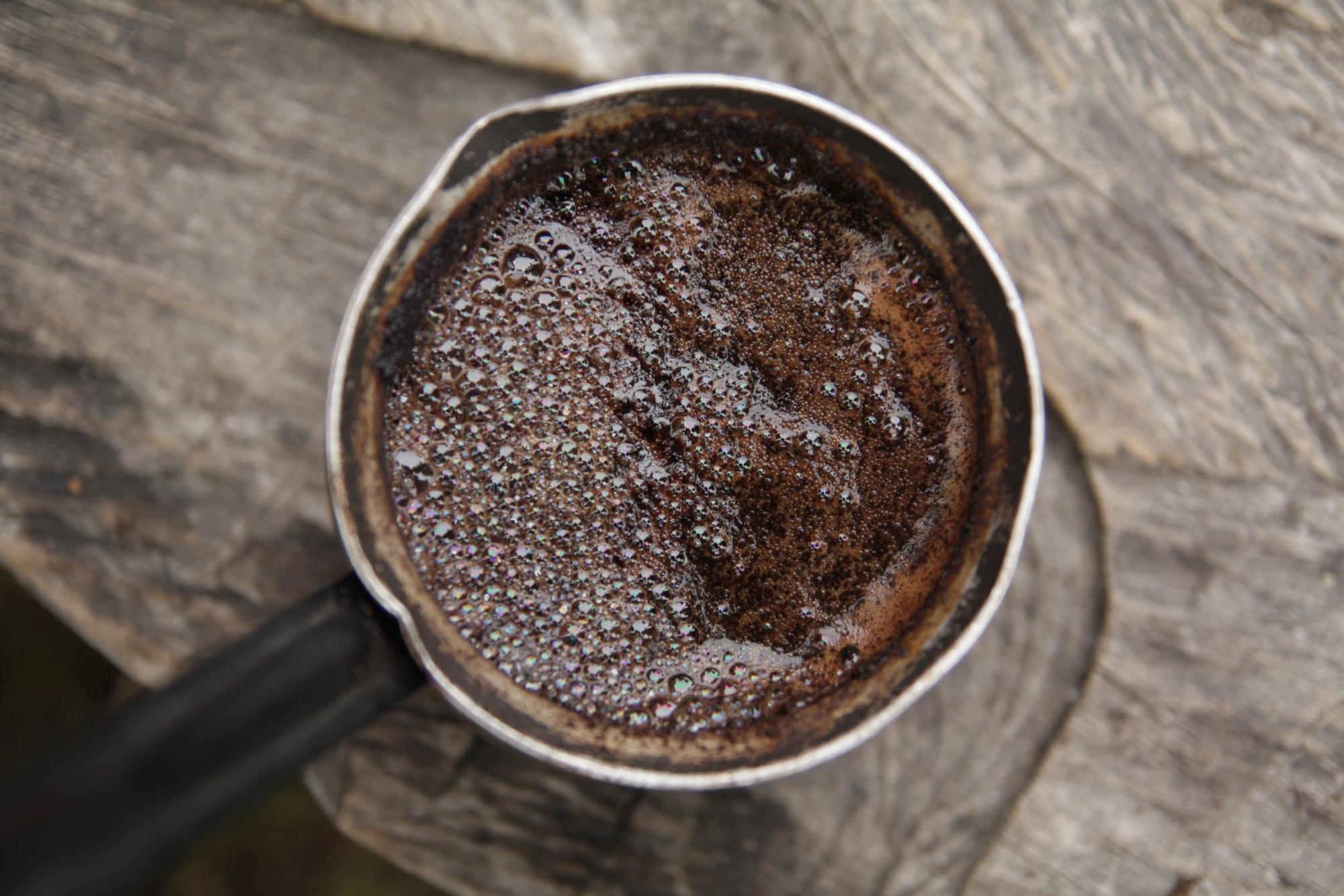 Кофе сварен или сварено. Цвет натурального сваренного кофе. Компас сваренного кофе. Ведро кофе вареного. Чёрный свеже с варёный кофе.