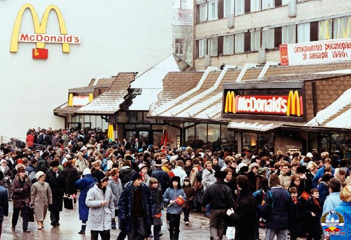 Первый в СССР ресторан сети МакДональдс(1990 год)