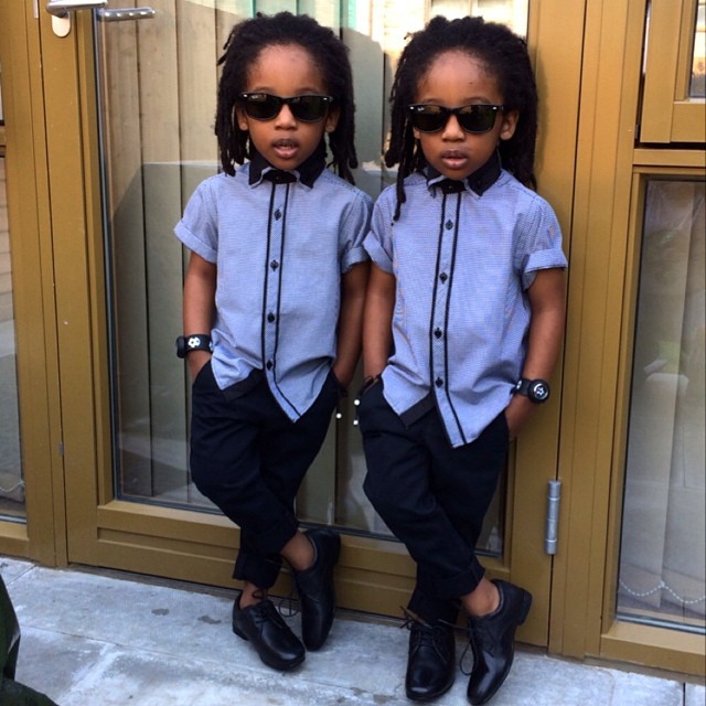 Две черные близняшки