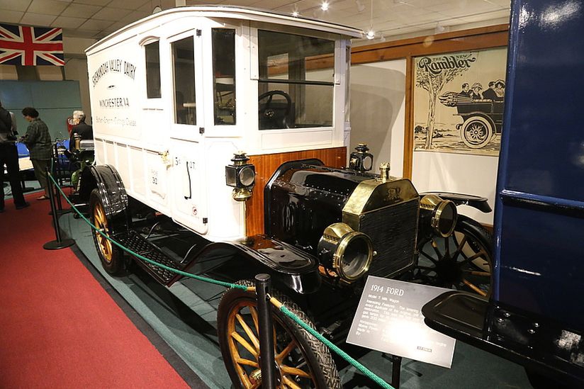 Автомобильный музей "Car And Carriage Caravan"