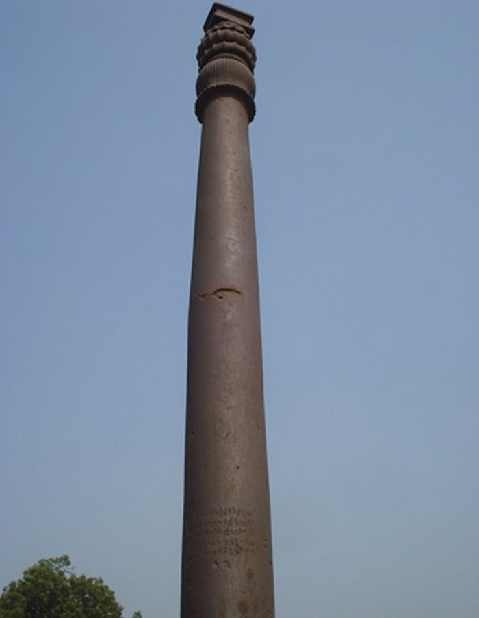 Отлитую из чистого железа. Столб Индры колонна из чистого железа в Индии. Железный столб в Индии. Колонна из чистого железа в Индии 99.72. Кутб Минар железная колонна.