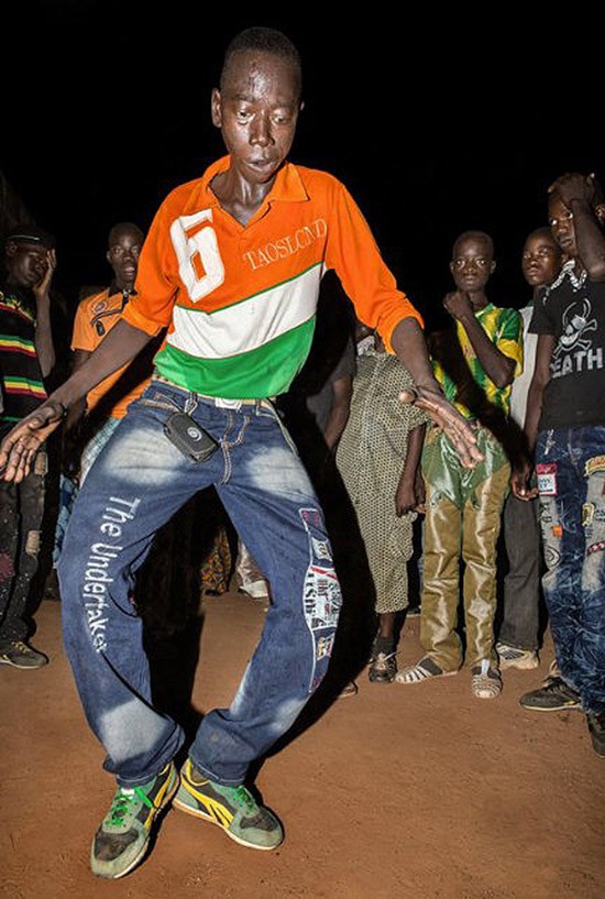 Как выглядит сельская дискотека в Африке
