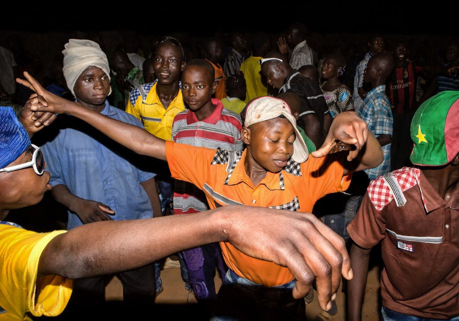 Как выглядит сельская дискотека в Африке