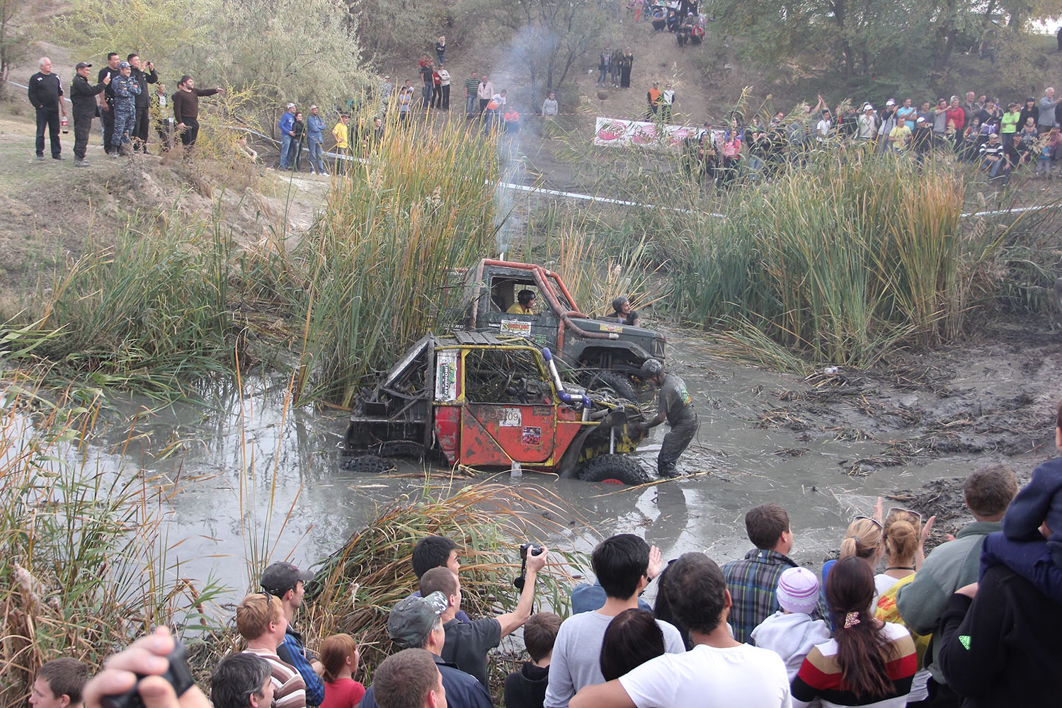 Off-road гонки в Киргизии: грязь, болота и адреналин