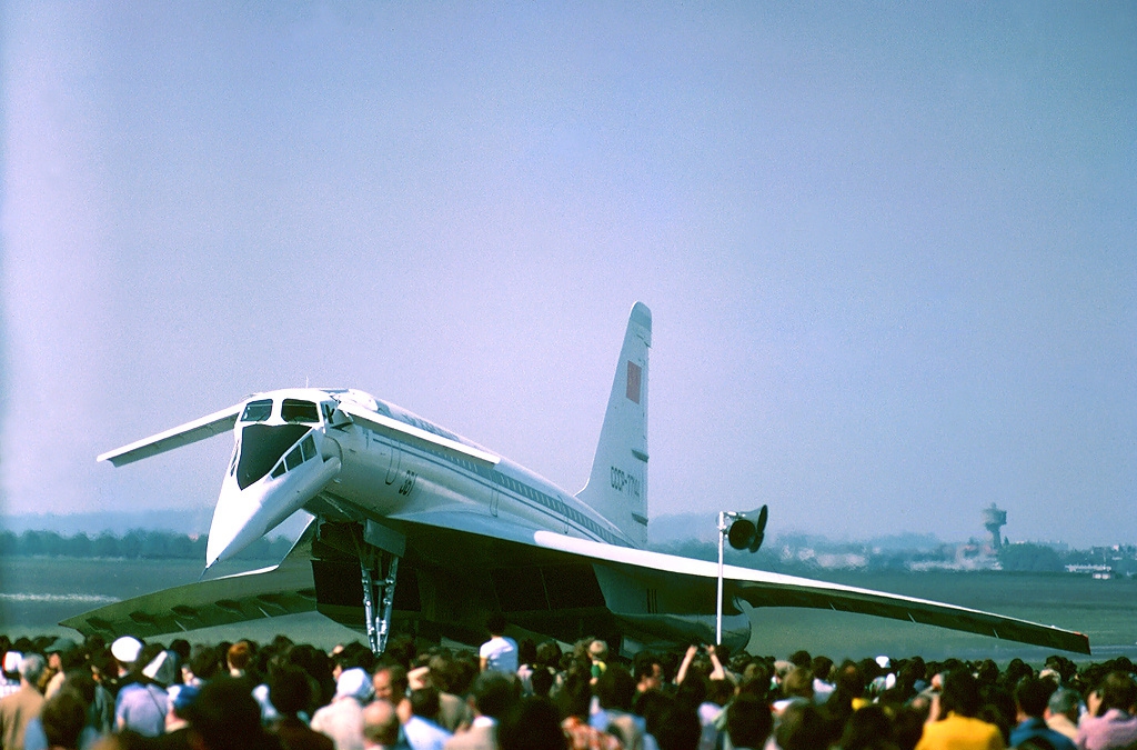 Первый в мире сверхзвуковой пассажирский самолёт ТУ-144