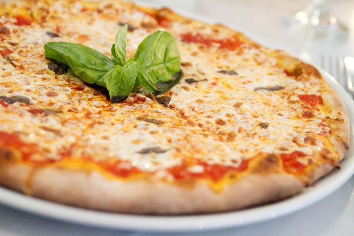 Итальянские национальные блюда. Итальянская еда. Итальянская кухня блюда. Национальные блюда Италии. Итальянская пицца.