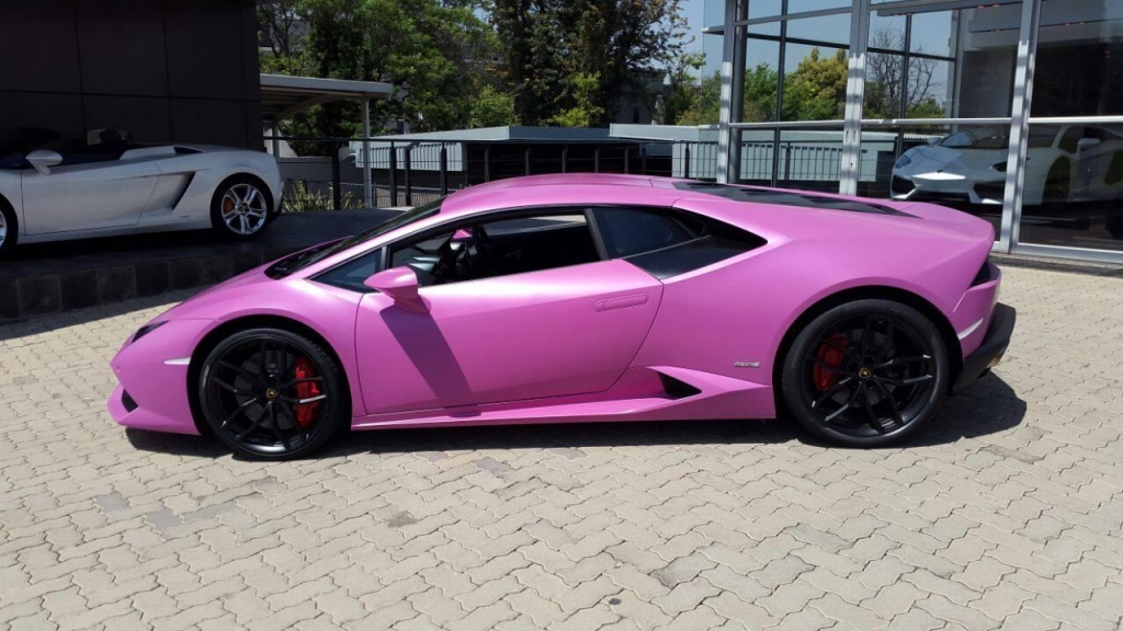 Розовые Lamborghini и Bentley.