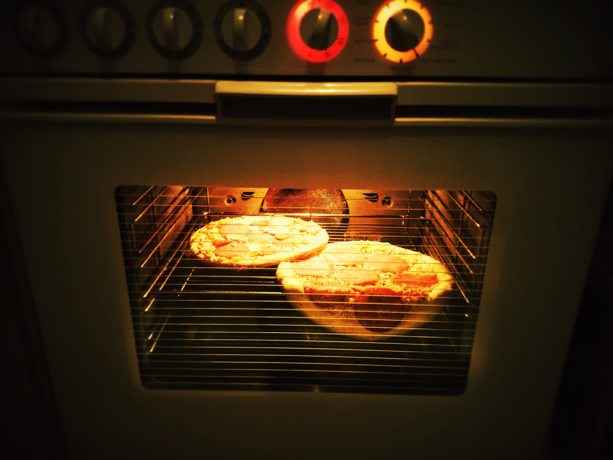 пиццу приготовить в духовке сколько градусов и время фото 31