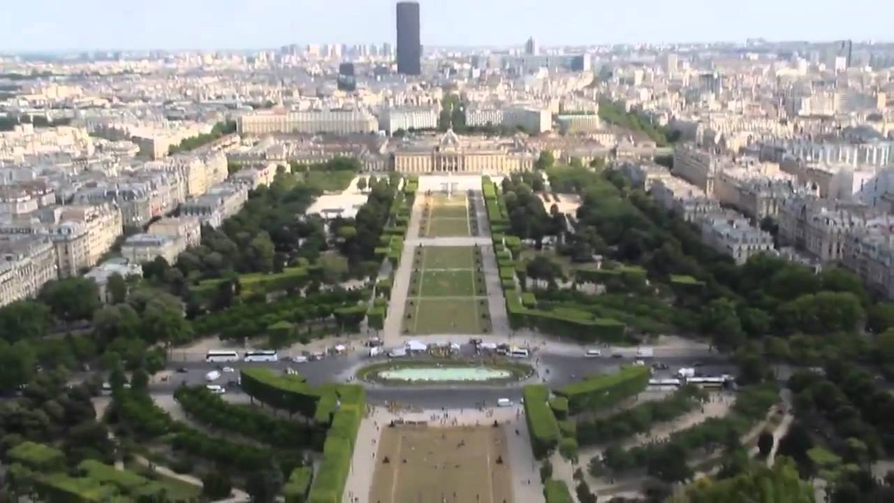 Вид на Париж с Эйфелевой башни 