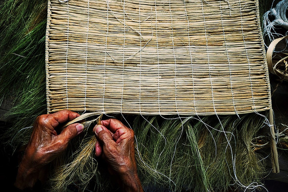 Край сотканный. Тростниковая циновка в древнем Египте. Плетение циновок индейцами Южной Америки. Плетение циновок из Рогоза. Циновка плетеная.