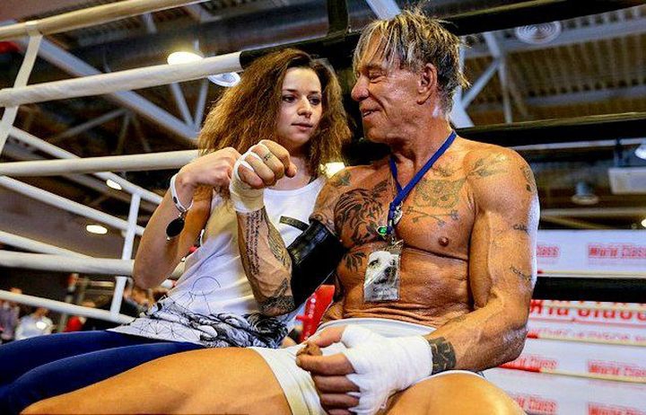 62–летний Микки Рурк проведет боксерский поединок в Москве