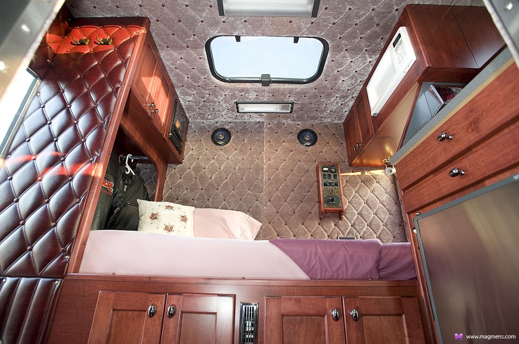 Спальное место в высокой кабине: очень странный грузовик из пятидесятых (8 фото + 1 видео)
