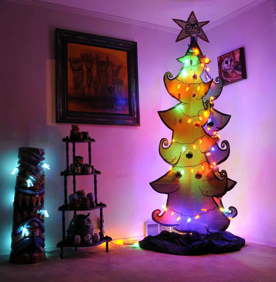 https://cdn.fishki.net/upload/post/201412/03/1339875/XX-Of-The-Most-Creative-Christmas-Trees-Ever29__880.jpg