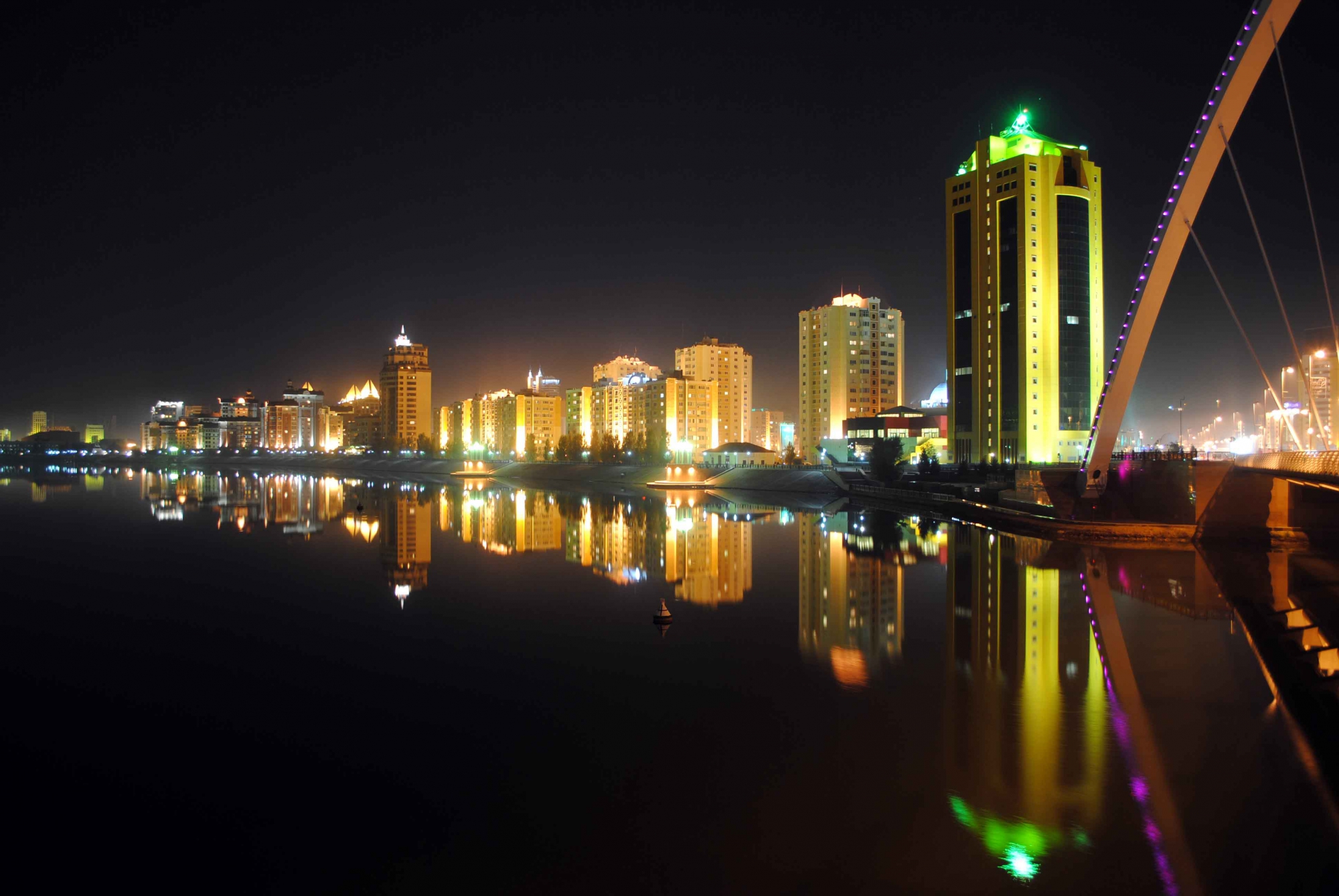 Астана столица Казахстана ночью