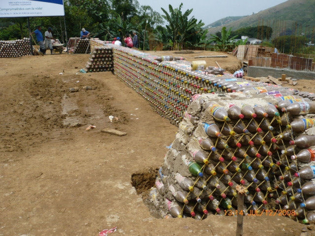 Дом из пластиковых бутылок - Организация и технология строительных работ