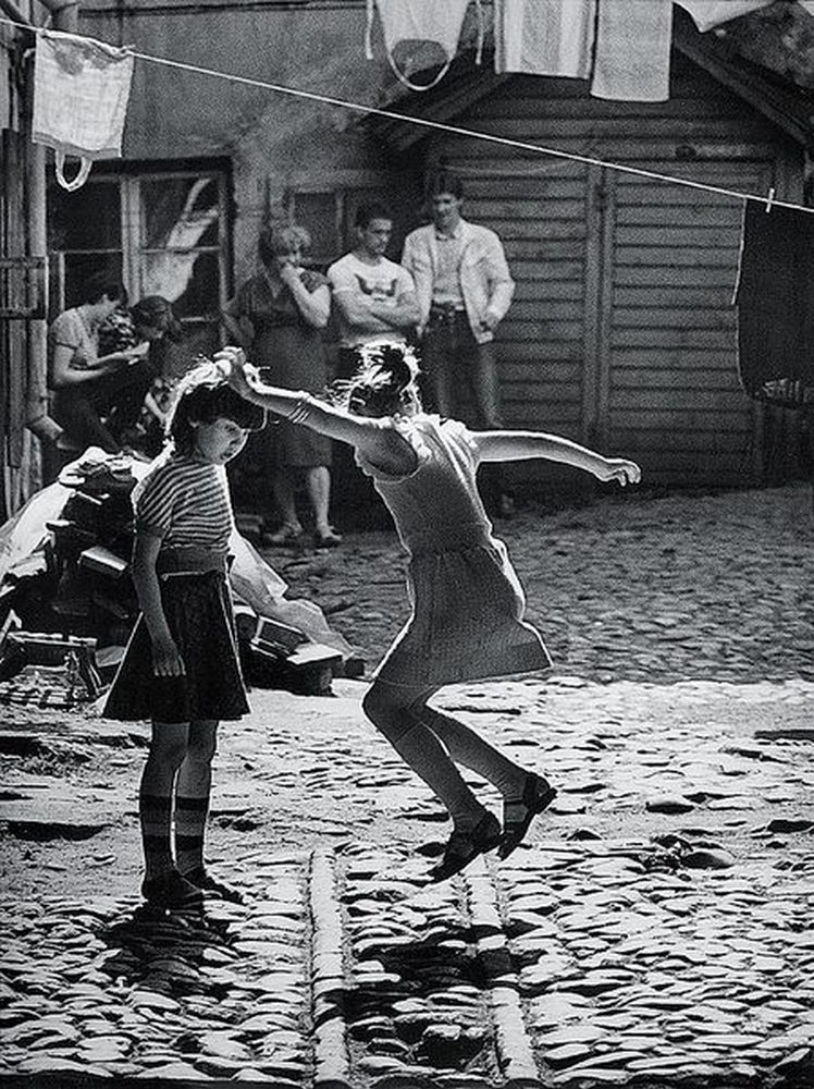 Воспоминания советских времен. Советское детство. Советские фото. Детство 1980. Советские дети на улице.
