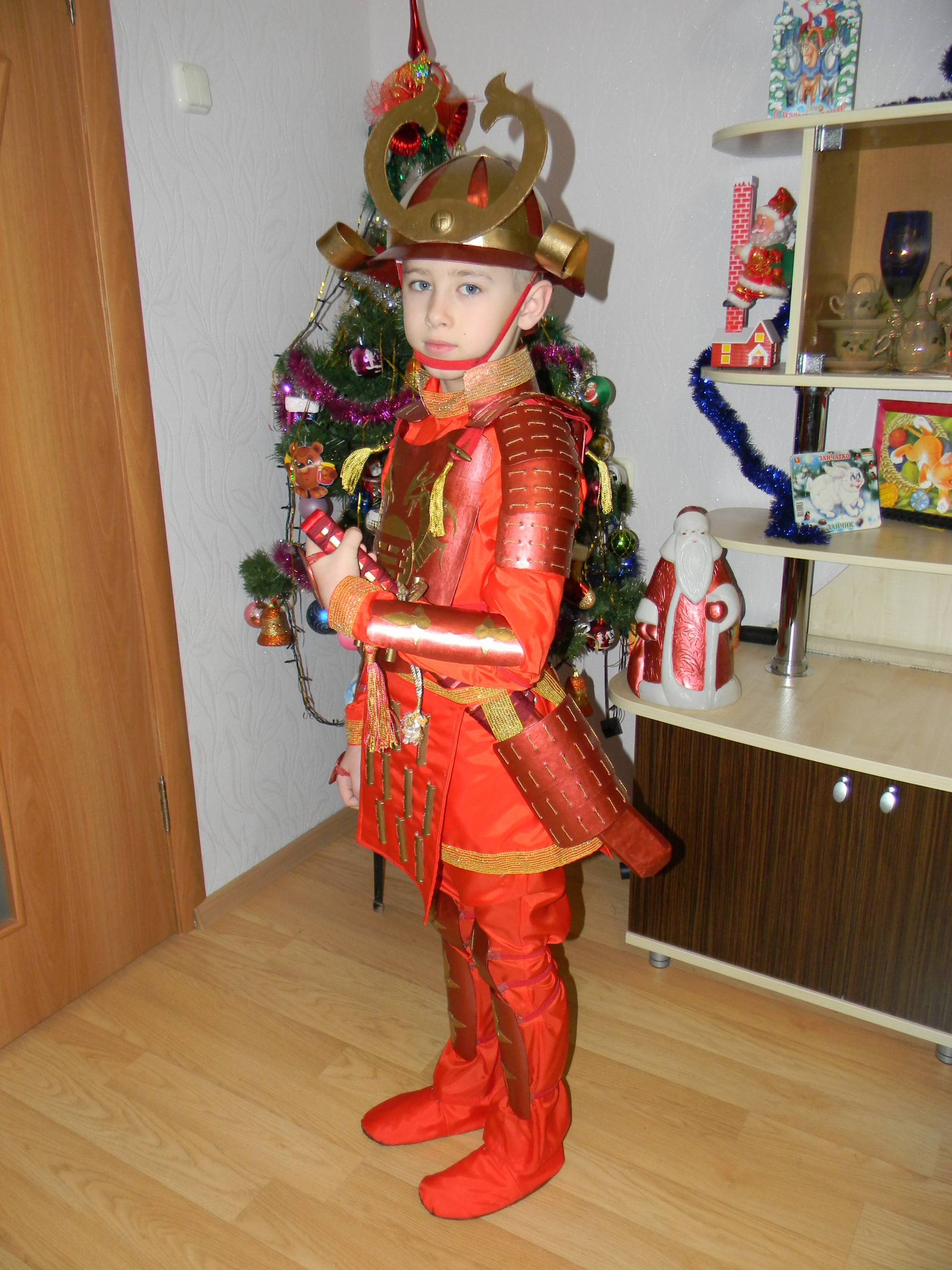 Костюм на новый год для мальчика 8 лет своими руками из подручных материалов