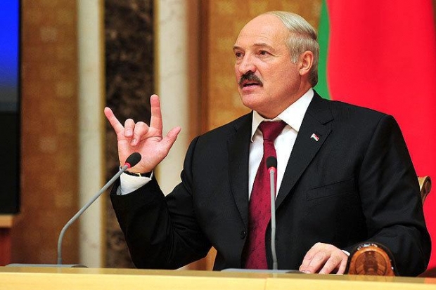 Лукашенко поставил Белоруссии задачу торговать с Россией только за $